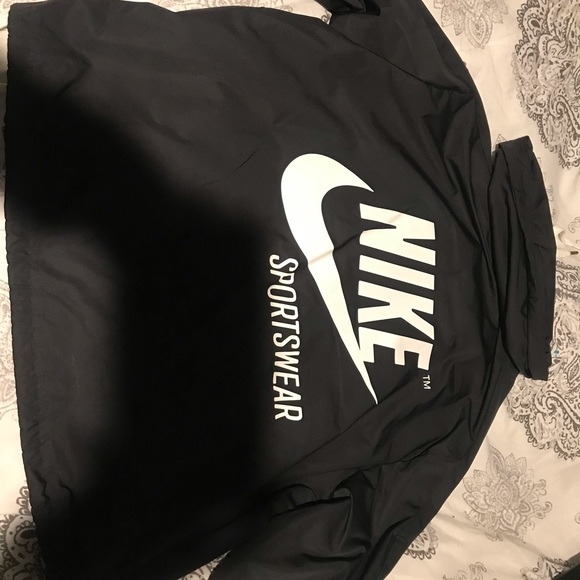 Nike Windbreaker - Picture 2 of 5